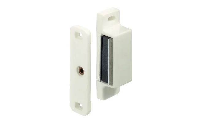 Magnet nábytkový s plastovým protiplechem, síla 3 - 4 kg, Akční Cena